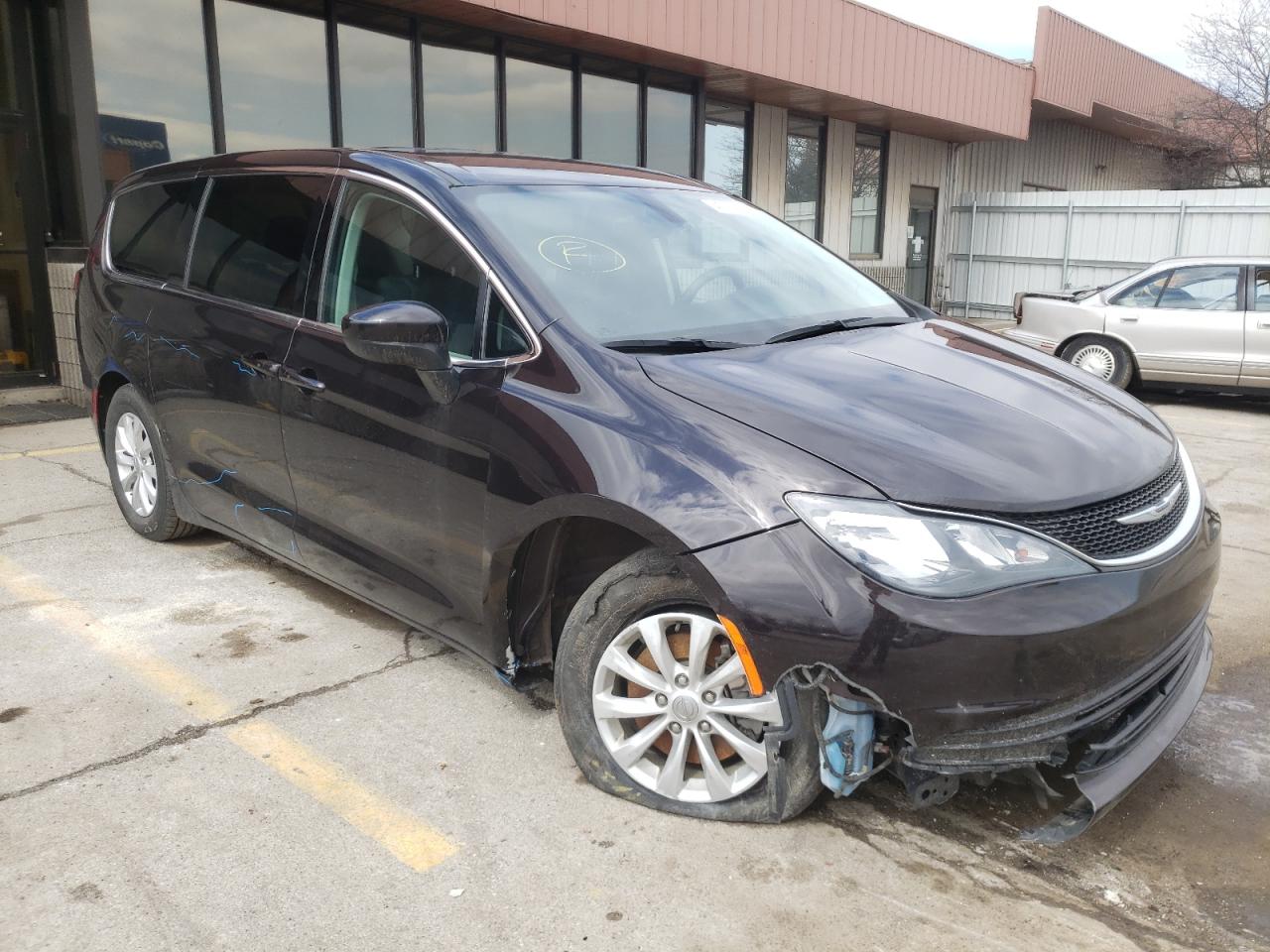 CHRYSLER PACIFICA T 2017 with VIN 2C4RC1DG0HR585322 - Photo from auction