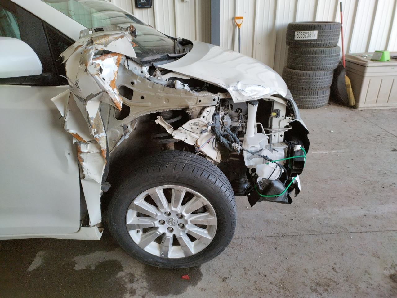 Photo 9 from auction – 2015 TOYOTA SIENNA XLE with VIN 5TDDK3DC5FS116608