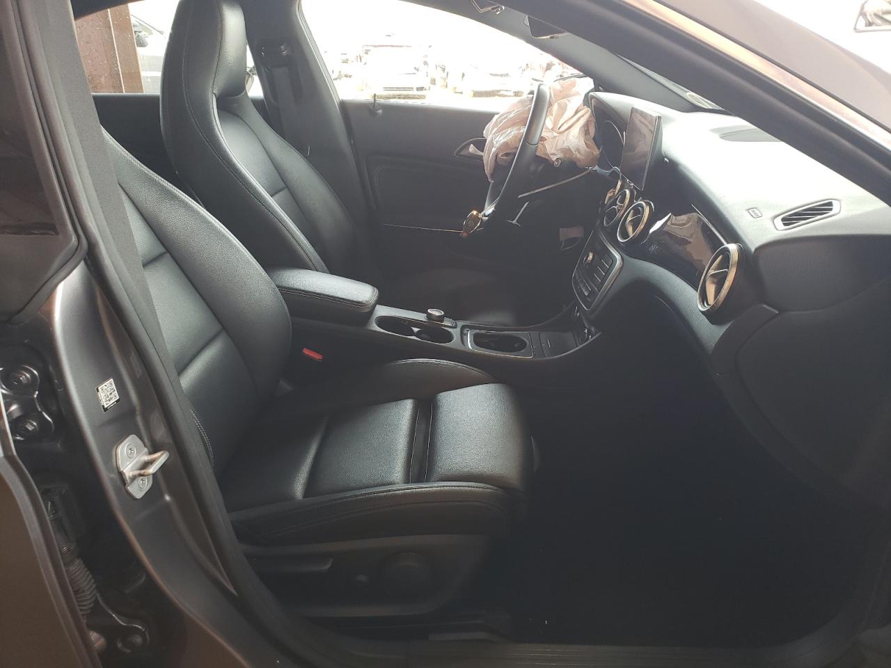 Photo 5 from auction – 2016 MERCEDES-BENZ CLA 250 with VIN WDDSJ4EB6GN379614