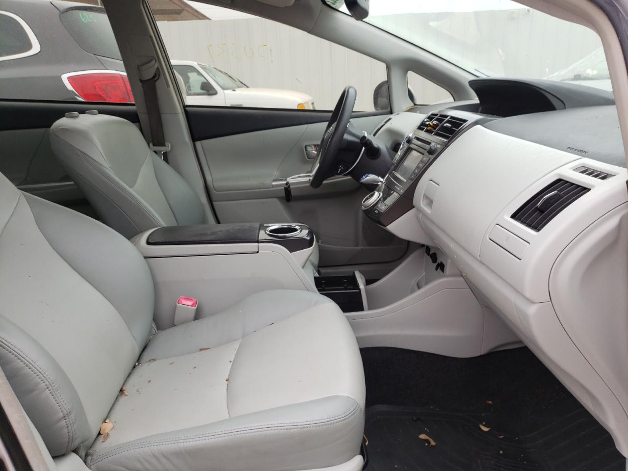 Photo 5 from auction – 2012 TOYOTA PRIUS V with VIN JTDZN3EU5C3149769