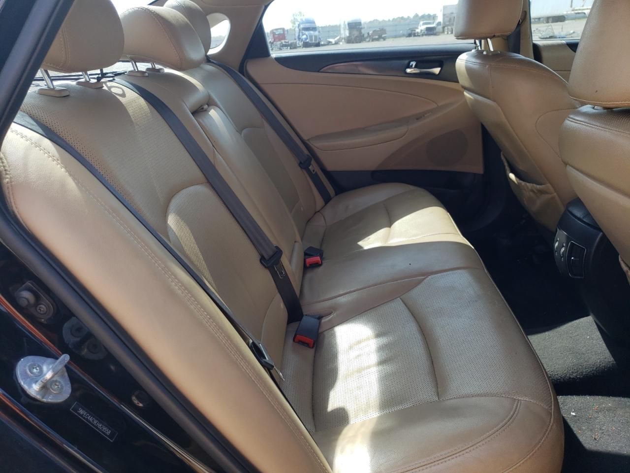 Photo 6 from auction – 2014 HYUNDAI SONATA SE with VIN 5NPEC4AC9EH829558