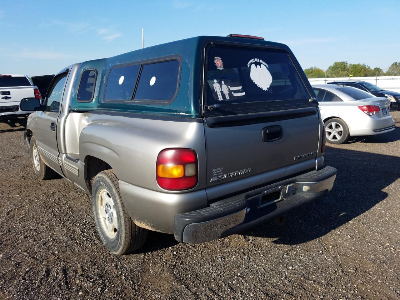 Photo 3 from auction – 2000 CHEVROLET silverado with VIN 1GCEC14W4YZ124801