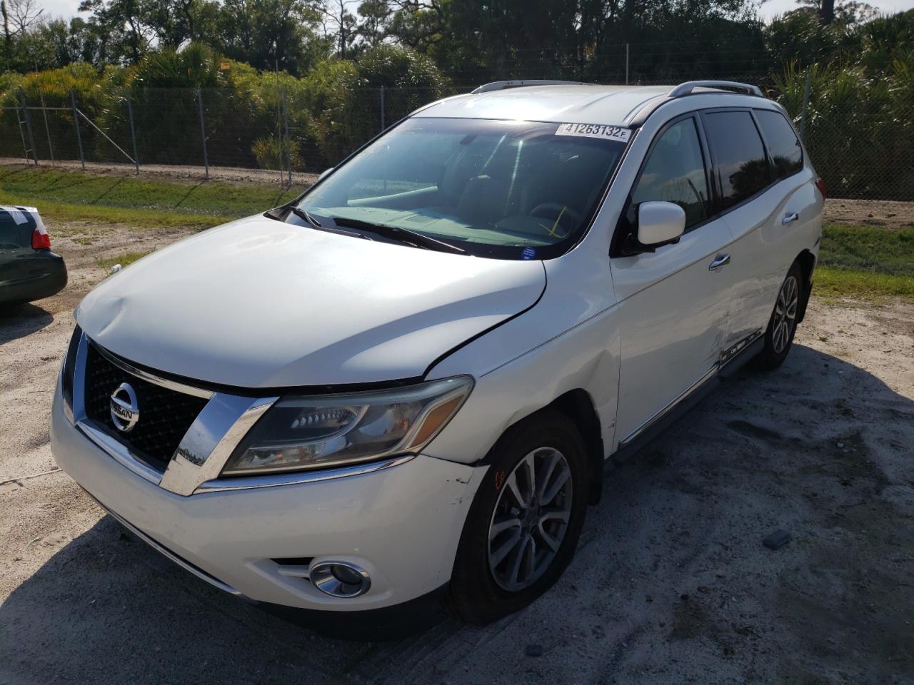 Photo 2 from auction – 2015 NISSAN PATHFINDER with VIN 5N1AR2MN4FC640503