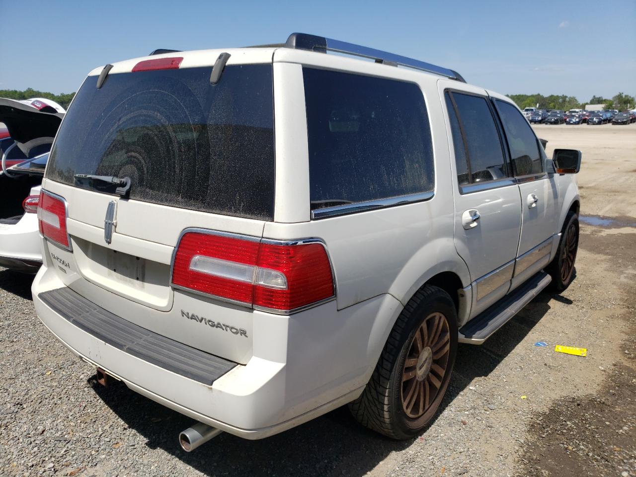 Photo 4 from auction – 2008 LINCOLN NAVIGATOR with VIN 5LMFU27588LJ01205