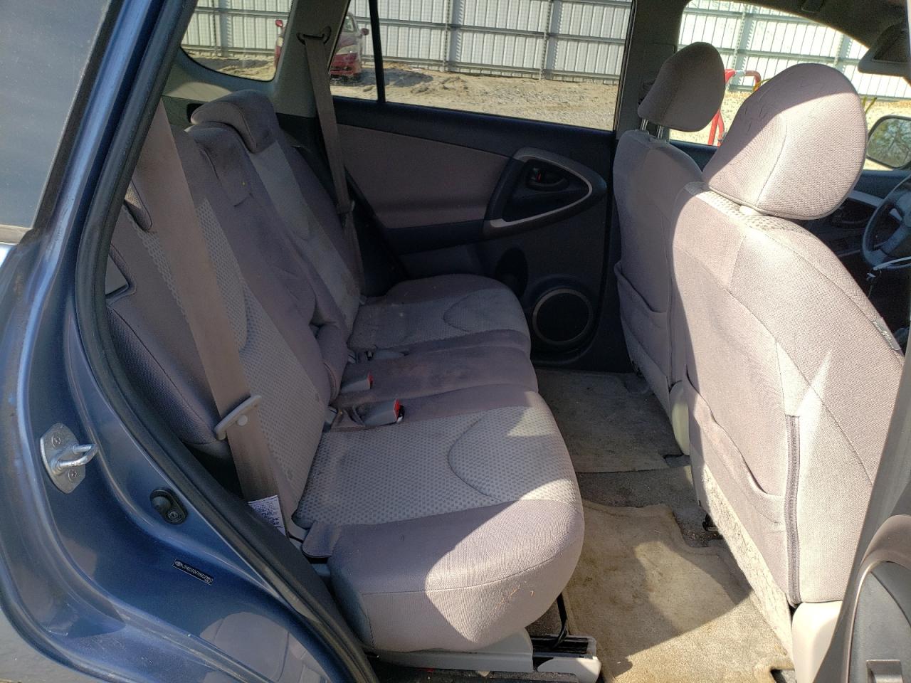 Photo 6 from auction – 2006 TOYOTA RAV4 with VIN JTMZD33V765029852