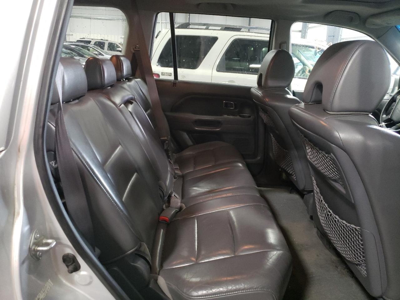 Photo 6 from auction – 2006 HONDA PILOT EX with VIN 2HKYF18636H510337