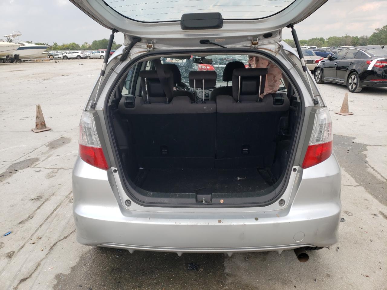 Photo 9 from auction – 2011 HONDA FIT with VIN JHMGE8H32BC013555