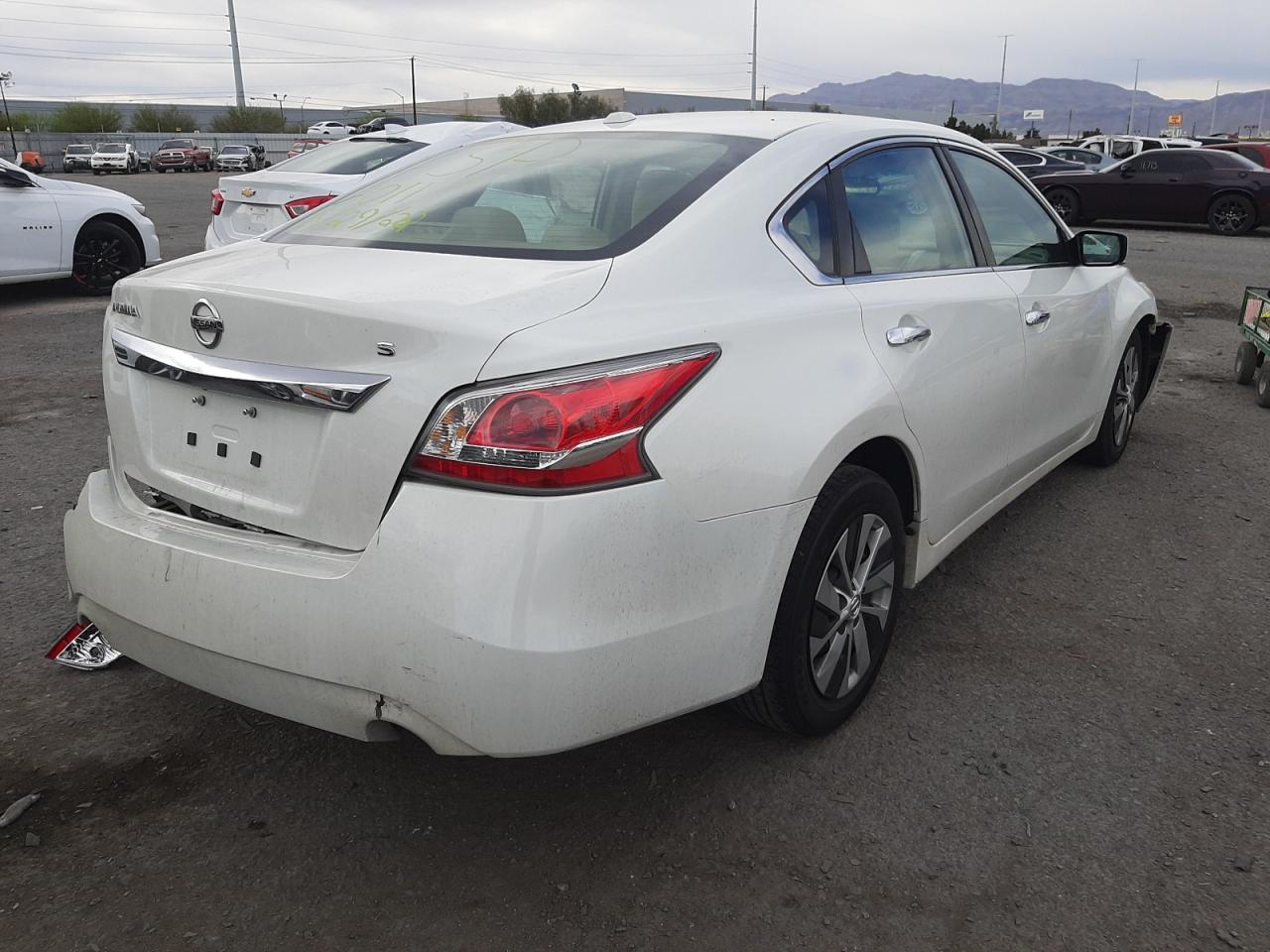 Photo 4 from auction – 2015 NISSAN ALTIMA 2.5 with VIN 1N4AL3AP3FN353942