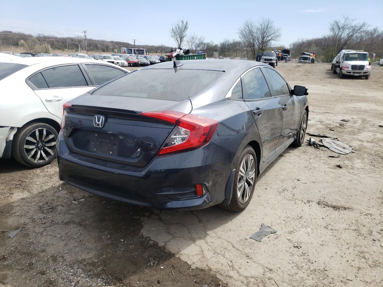 Photo 4 from auction – 2016 HONDA CIVIC EXL with VIN 19XFC1F73GE202151