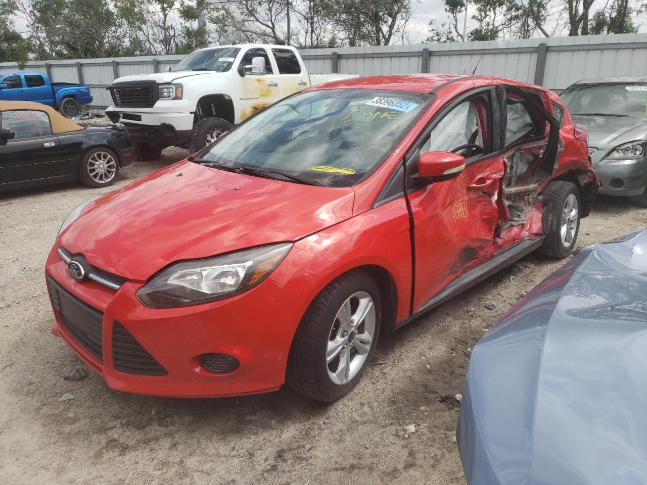 Foto 2 de la subasta – 2014 FORD FOCUS SE con VIN 1FADP3K27EL319484