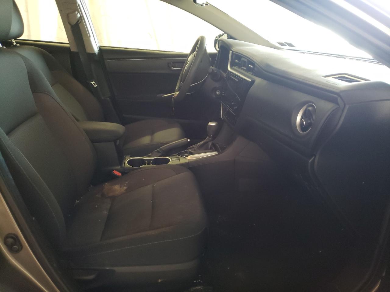 Photo 5 from auction – 2019 TOYOTA COROLLA L with VIN 2T1BURHE3KC162795