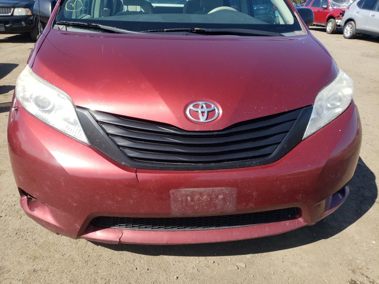 Photo 9 from auction – 2011 TOYOTA SIENNA with VIN 5TDZK3DC7BS014033