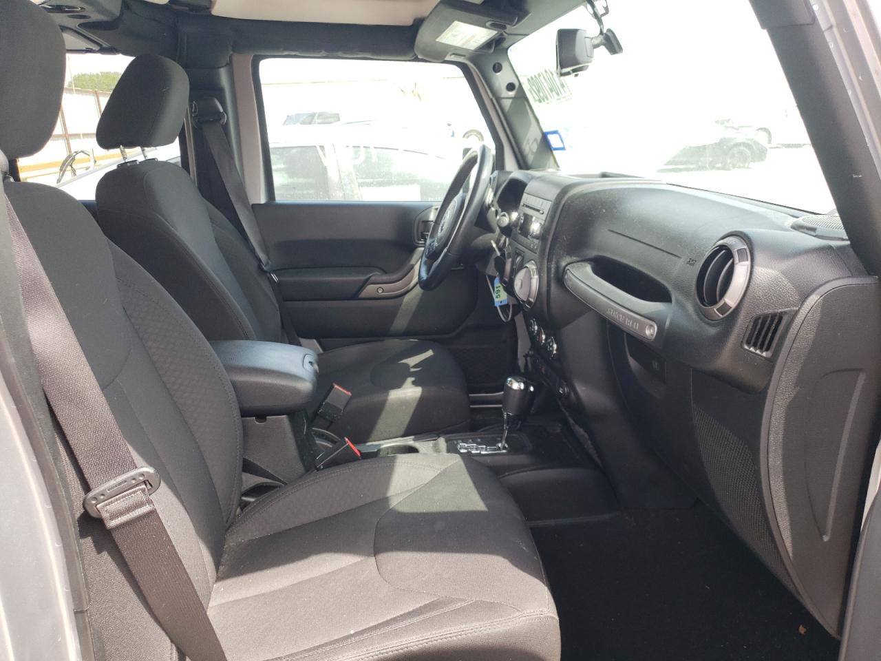 Photo 5 from auction – 2017 JEEP WRANGLER U with VIN 1C4BJWDG4HL747868