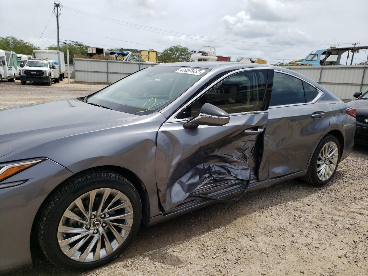 Photo 9 from auction – 2021 LEXUS ES 350 BAS with VIN JTHCZ1B15M2012488