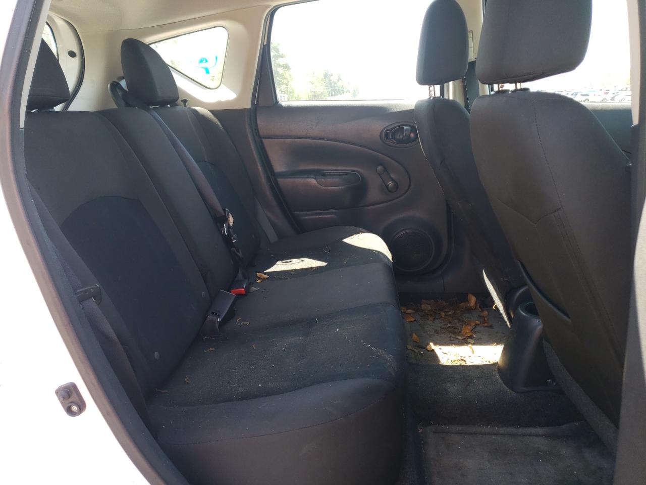 Photo 6 from auction – 2015 NISSAN VERSA NOTE with VIN 3N1CE2CP2FL442828