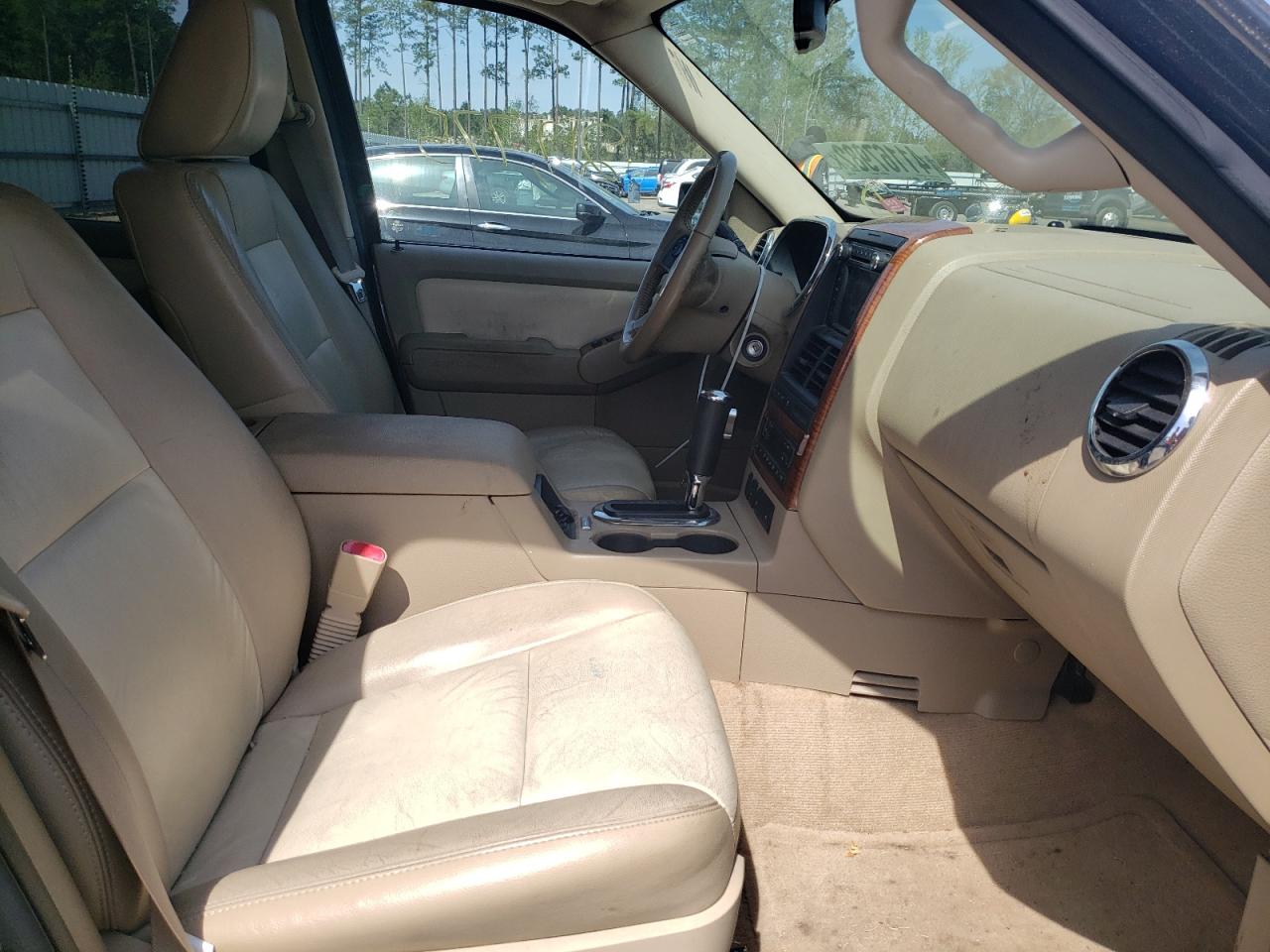 Photo 5 from auction – 2010 FORD EXPLORER E with VIN 1FMEU6EE4AUA01899