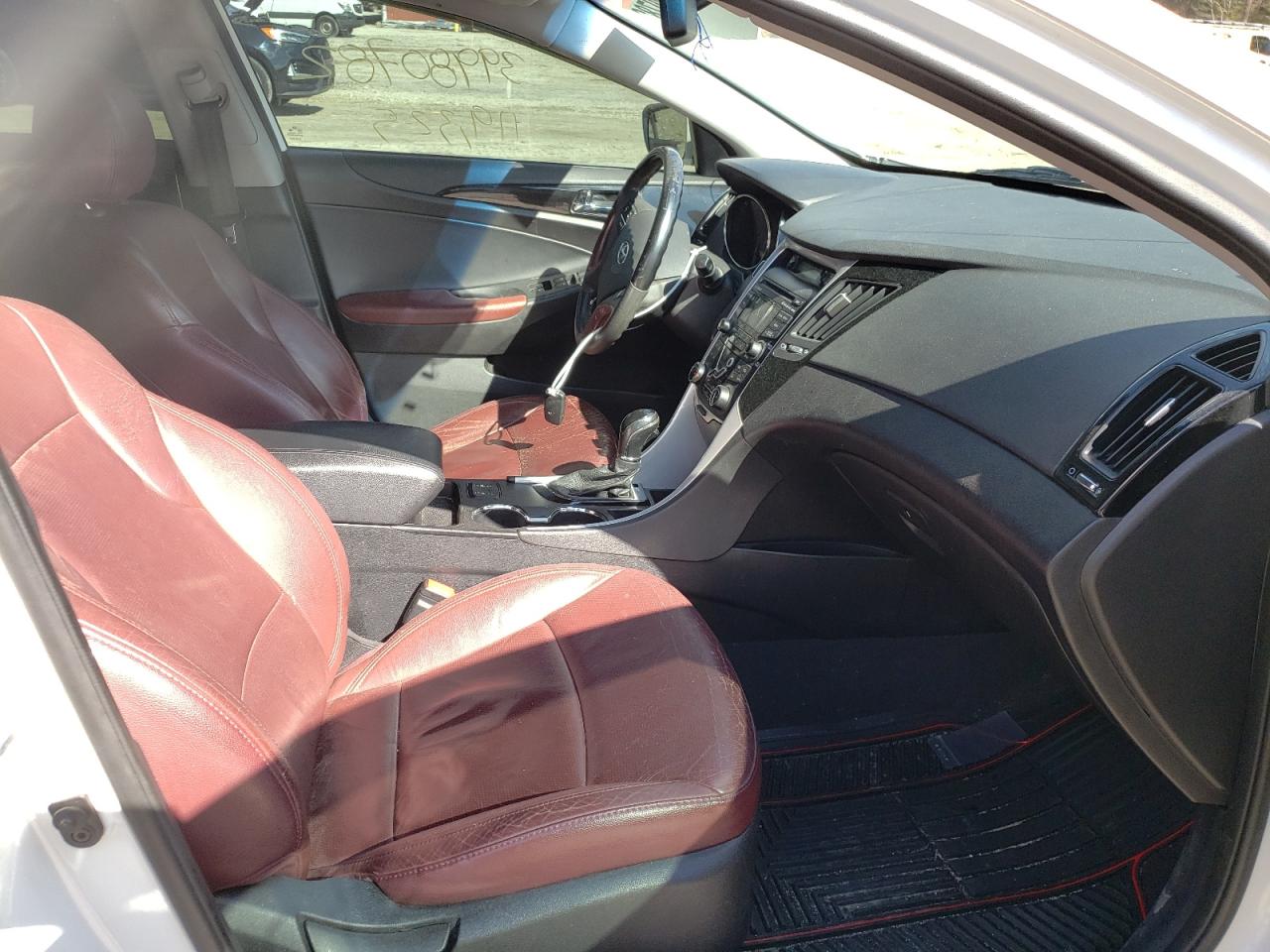 Photo 5 from auction – 2012 HYUNDAI SONATA SE with VIN 5NPEC4AC1CH390191