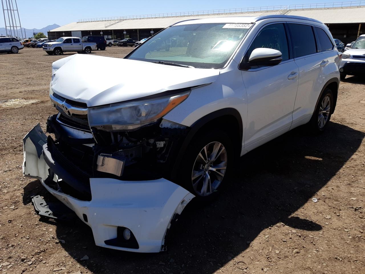 Photo 2 from auction – 2015 TOYOTA HIGHLANDER with VIN 5TDJKRFH2FS183925
