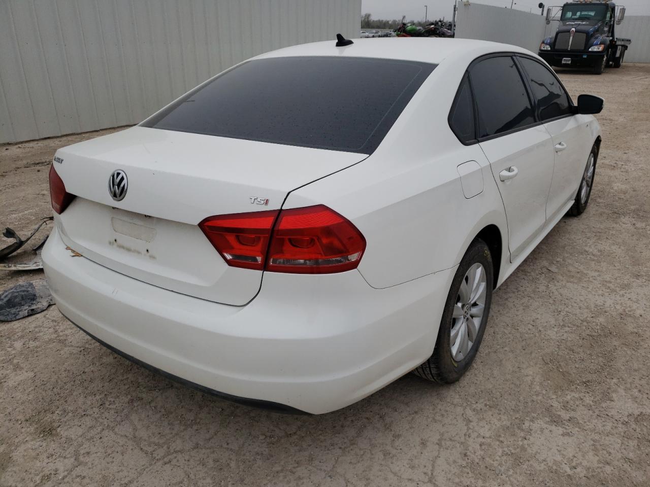 Photo 4 from auction – 2014 VOLKSWAGEN PASSAT S with VIN 1VWAS7A37EC119568