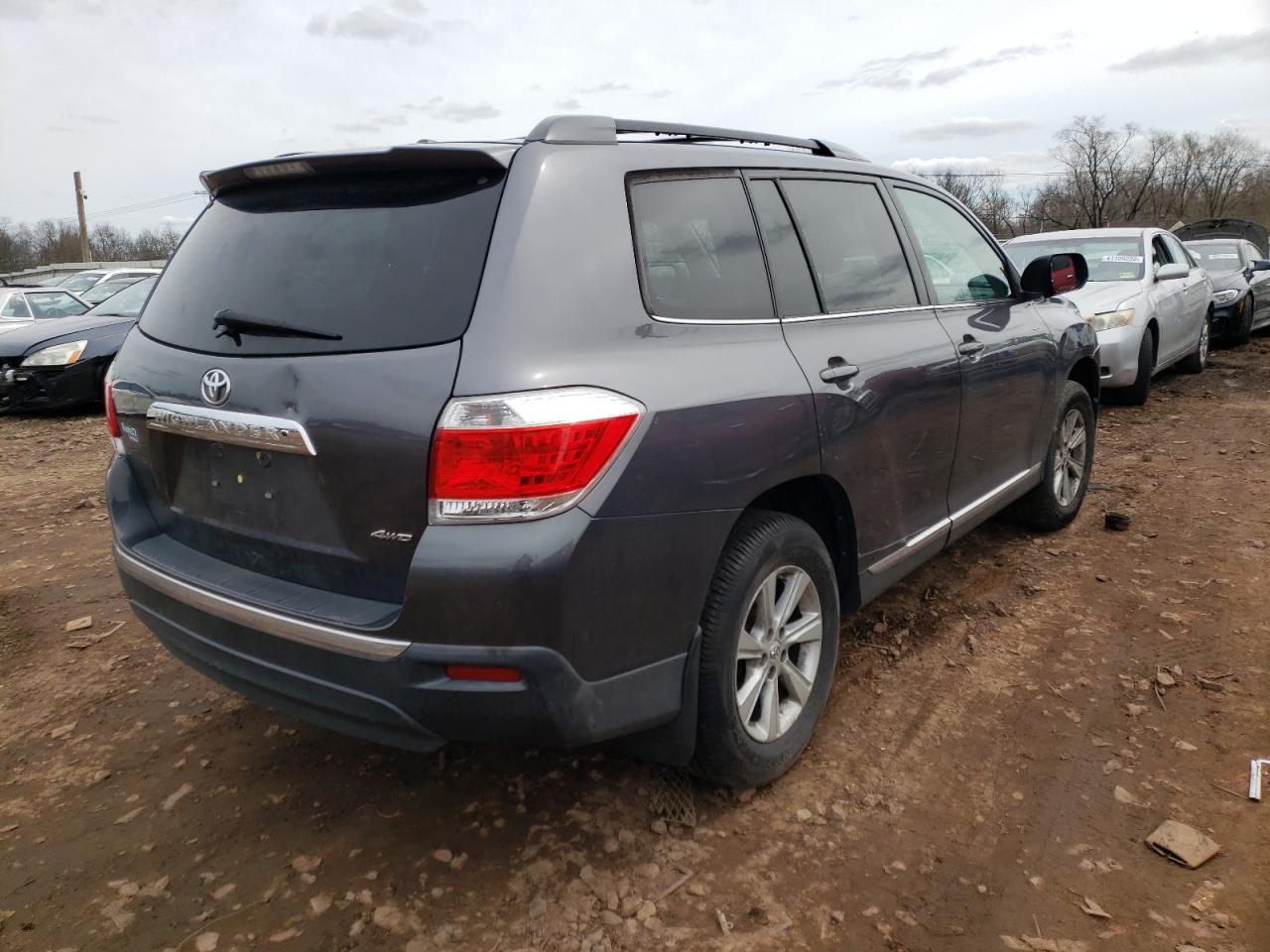 Photo 4 from auction – 2011 TOYOTA HIGHLANDER with VIN 5TDBK3EH9BS069949