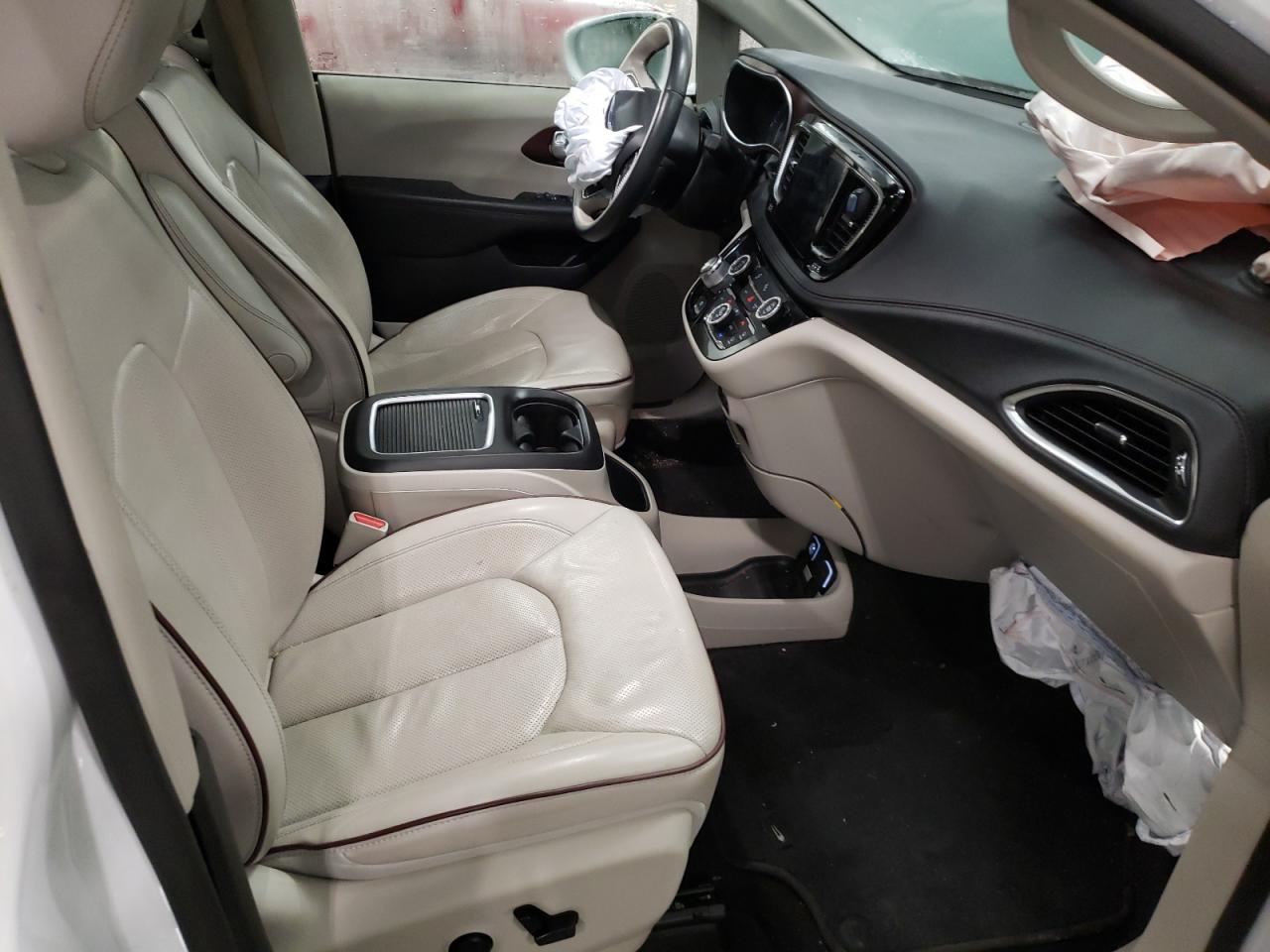 Photo 5 from auction – 2020 CHRYSLER PACIFICA L with VIN 2C4RC1GG3LR176235
