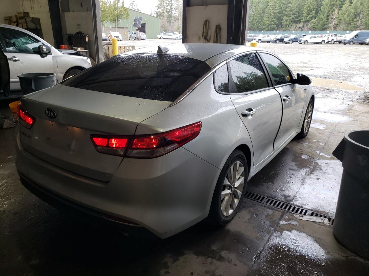 Photo 4 from auction – 2016 KIA OPTIMA LX with VIN 5XXGT4L37GG082207