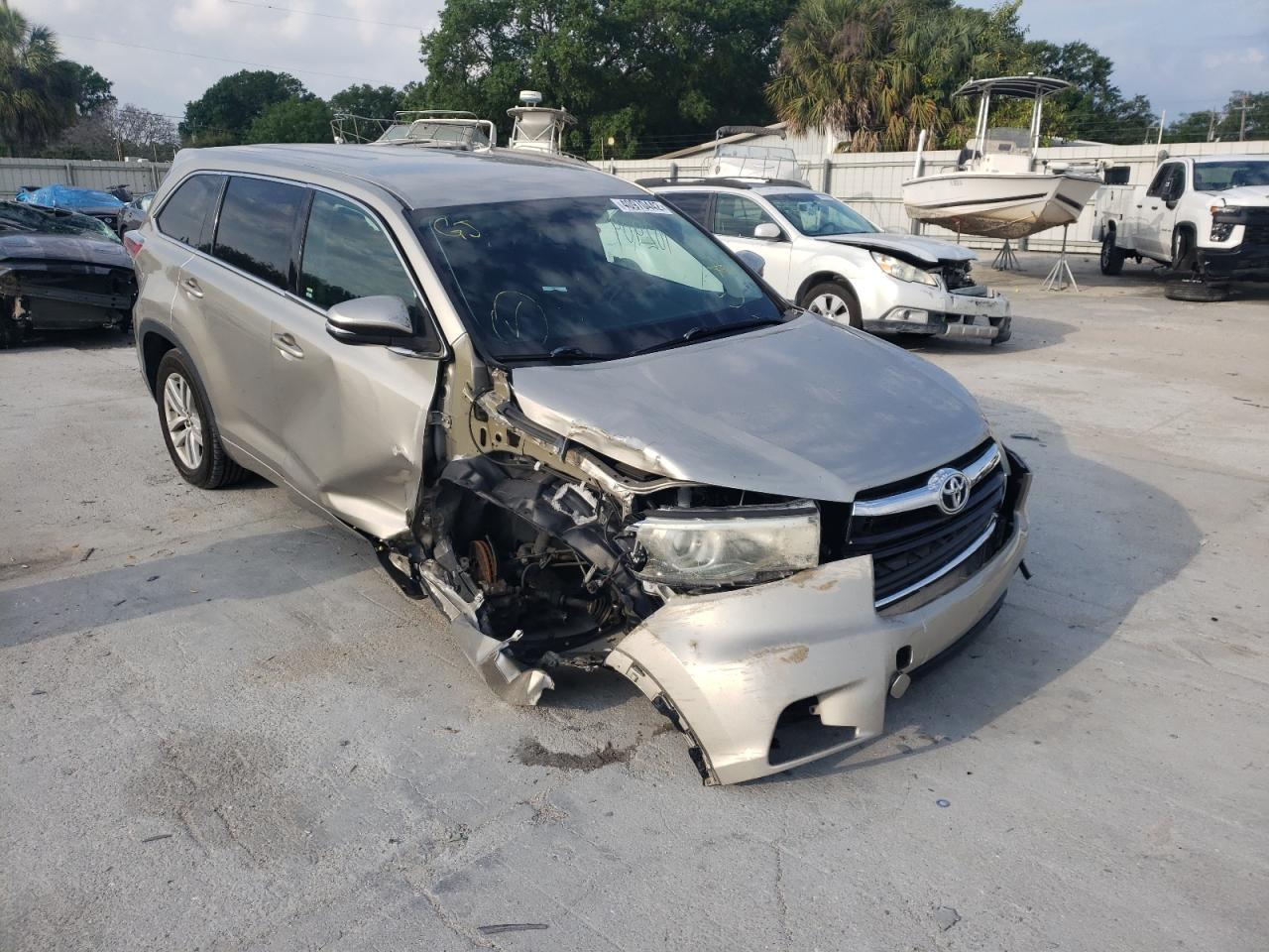 TOYOTA HIGHLANDER 2016 with VIN 5TDZKRFH4GS155516 - Photo from auction