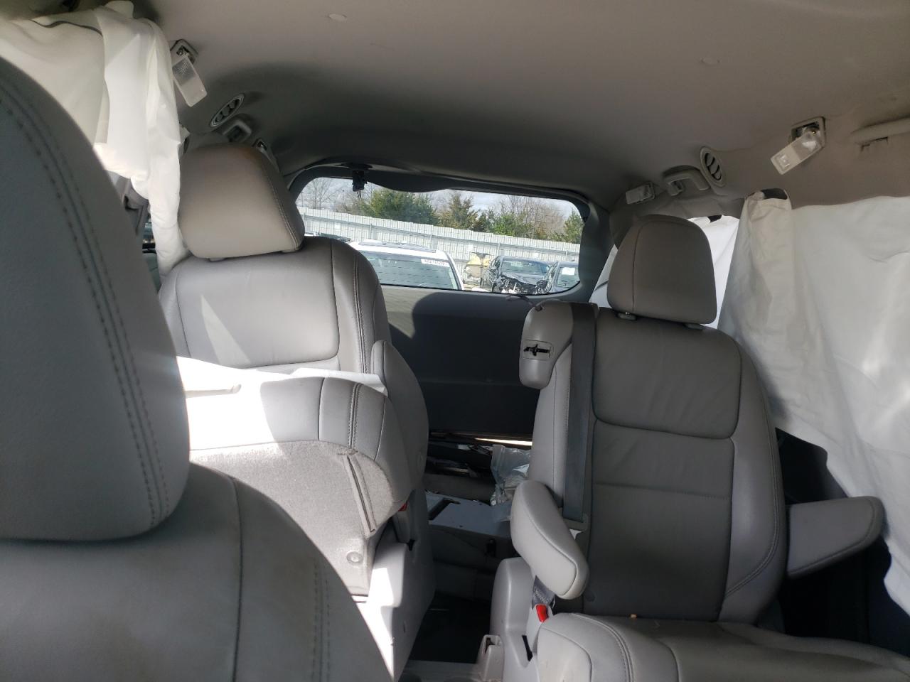 Photo 10 from auction – 2017 TOYOTA SIENNA XLE with VIN 5TDYZ3DC2HS851496