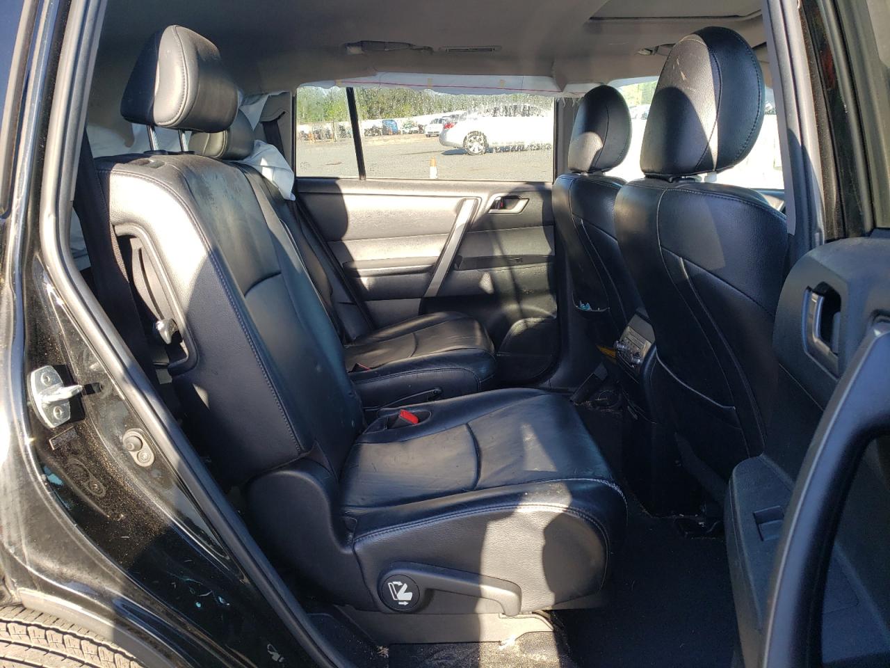 Photo 6 from auction – 2013 TOYOTA HIGHLANDER with VIN 5TDBK3EH6DS238473