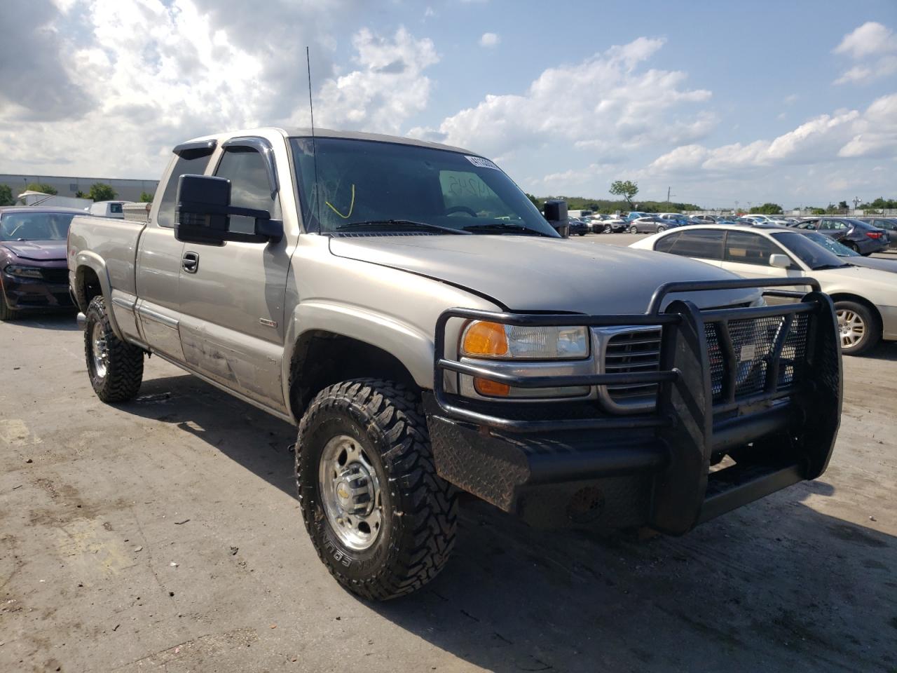 GMC SIERRA K25 2002 مع رقم تعريف المركبة 1GTHK29192E164356 - صورة من المزاد