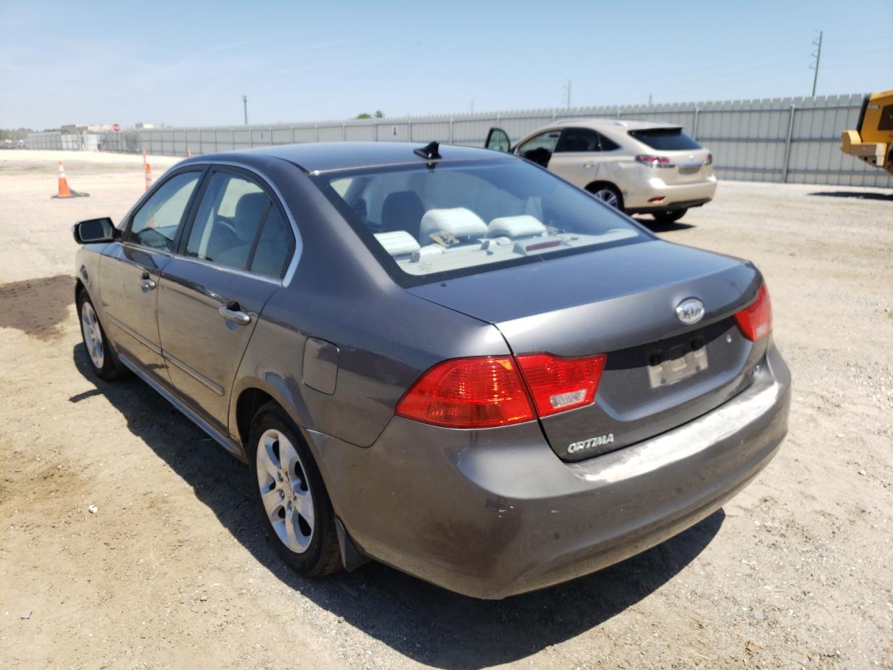 Photo 3 from auction – 2009 KIA OPTIMA LX with VIN KNAGE228495299746