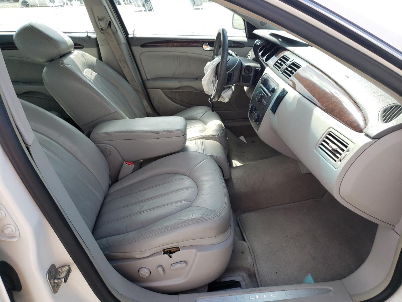 Photo 5 from auction – 2010 BUICK LUCERNE CX with VIN 1G4HC5EM3AU131383