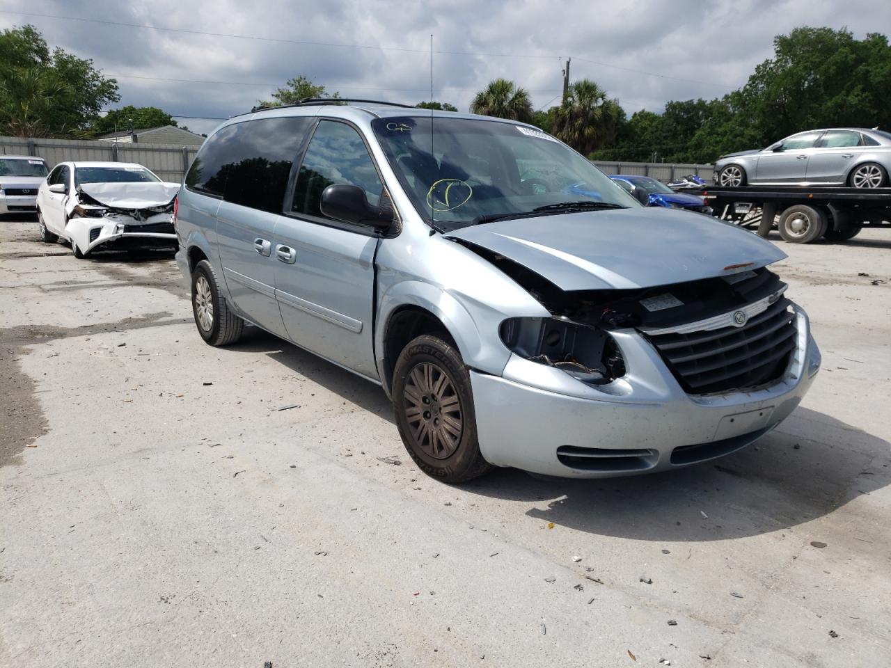 Photo 1 from auction – 2006 CHRYSLER TOWN & COU with VIN 2A4GP44R46R742226