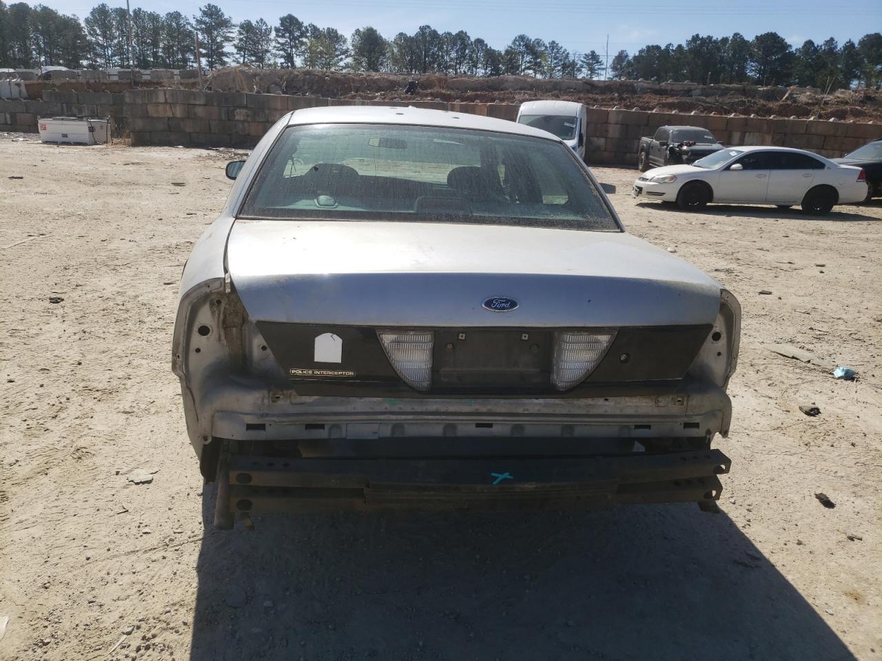 Photo 9 from auction – 2001 FORD CROWN VICT with VIN 2FAFP71W91X197700