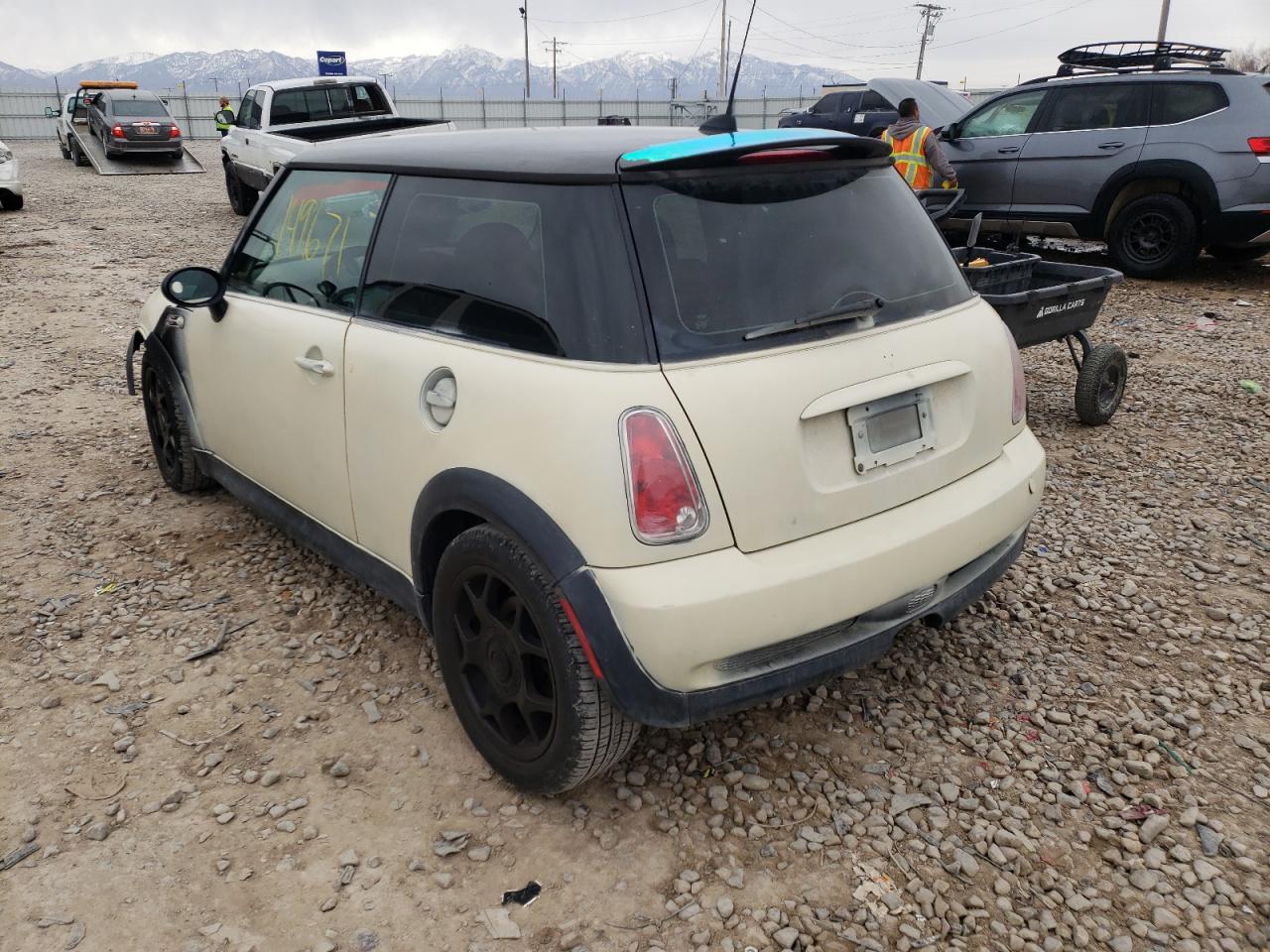 Photo 3 from auction – 2006 MINI COOPER S with VIN WMWRE335X6TG99517