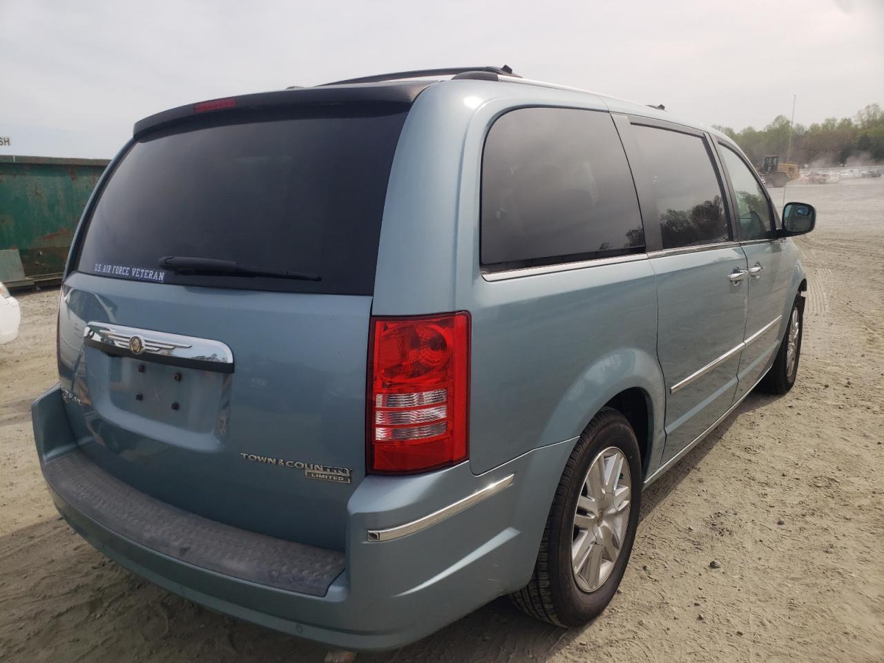 Photo 4 from auction – 2010 CHRYSLER TOWN & COU with VIN 2A4RR6DX5AR133524