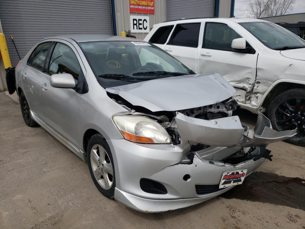 TOYOTA YARIS 2007 with VIN JTDBT923671137962 - Photo from auction