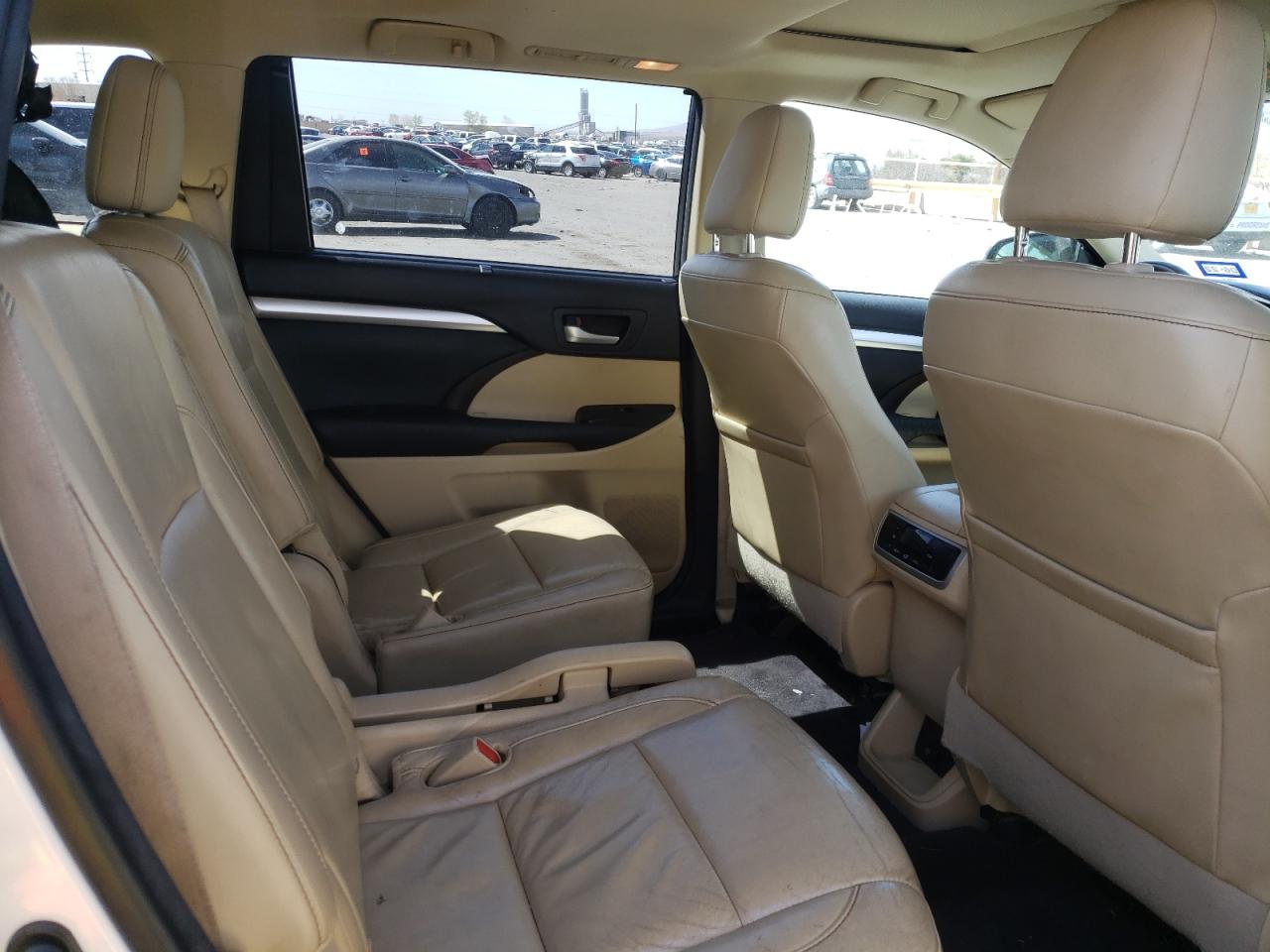 Photo 6 from auction – 2014 TOYOTA HIGHLANDER with VIN 5TDKKRFH0ES031404