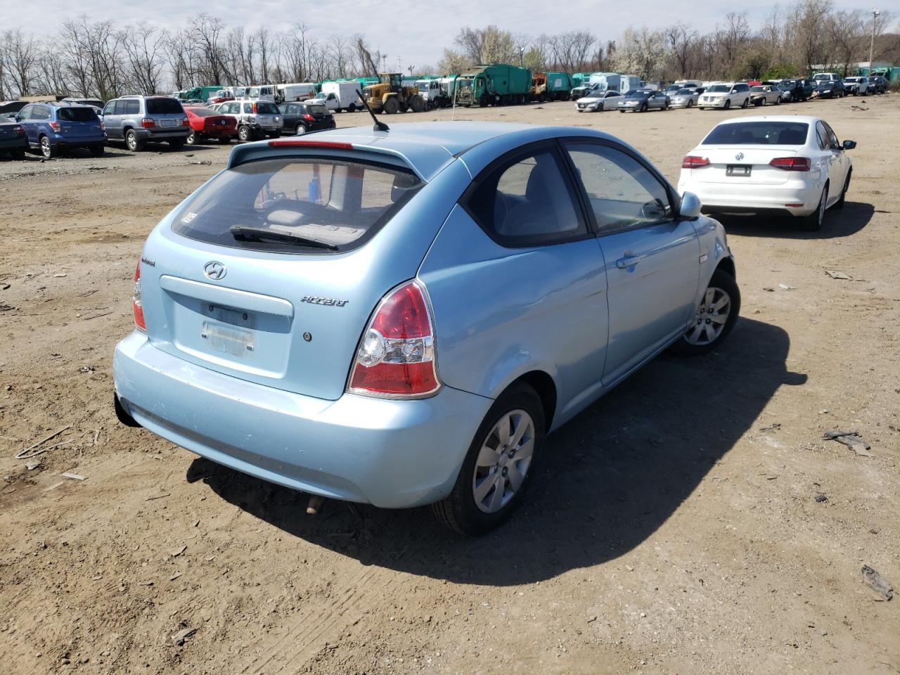 Photo 4 from auction – 2010 HYUNDAI ACCENT with VIN KMHCM3AC4AU182433