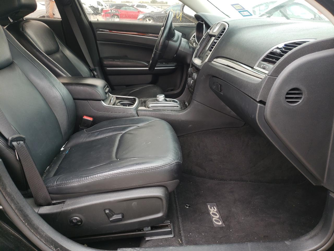 Photo 5 from auction – 2015 CHRYSLER 300 LIMITE with VIN 2C3CCAAG8FH833141