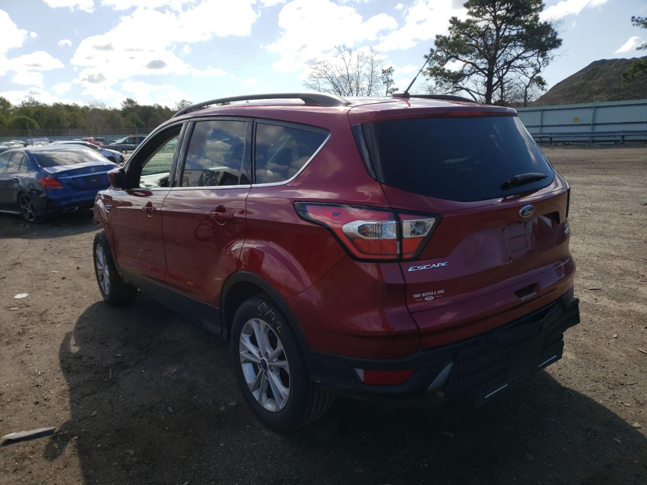 Photo 3 from auction – 2017 FORD ESCAPE SE with VIN 1FMCU9GD3HUC77272