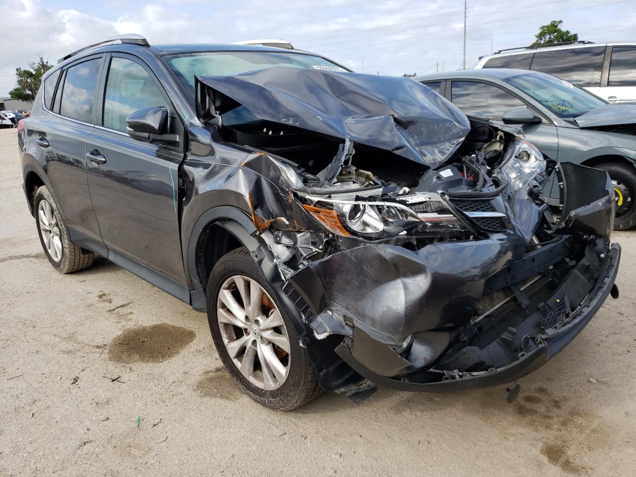 Photo 1 from auction – 2015 TOYOTA RAV4 LIMIT with VIN 2T3YFREV4FW234687