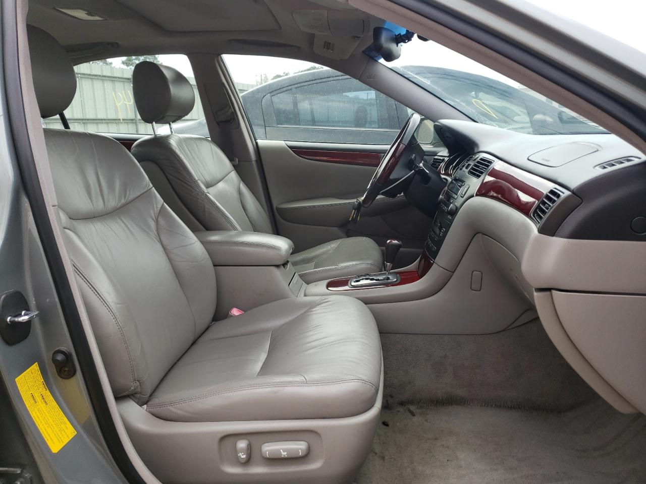 Photo 5 from auction – 2004 LEXUS ES 330 with VIN JTHBA30G745039101