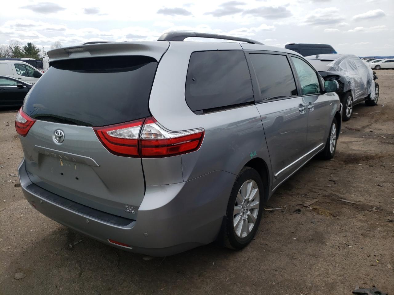 Photo 4 from auction – 2017 TOYOTA SIENNA XLE with VIN 5TDDZ3DC8HS173755