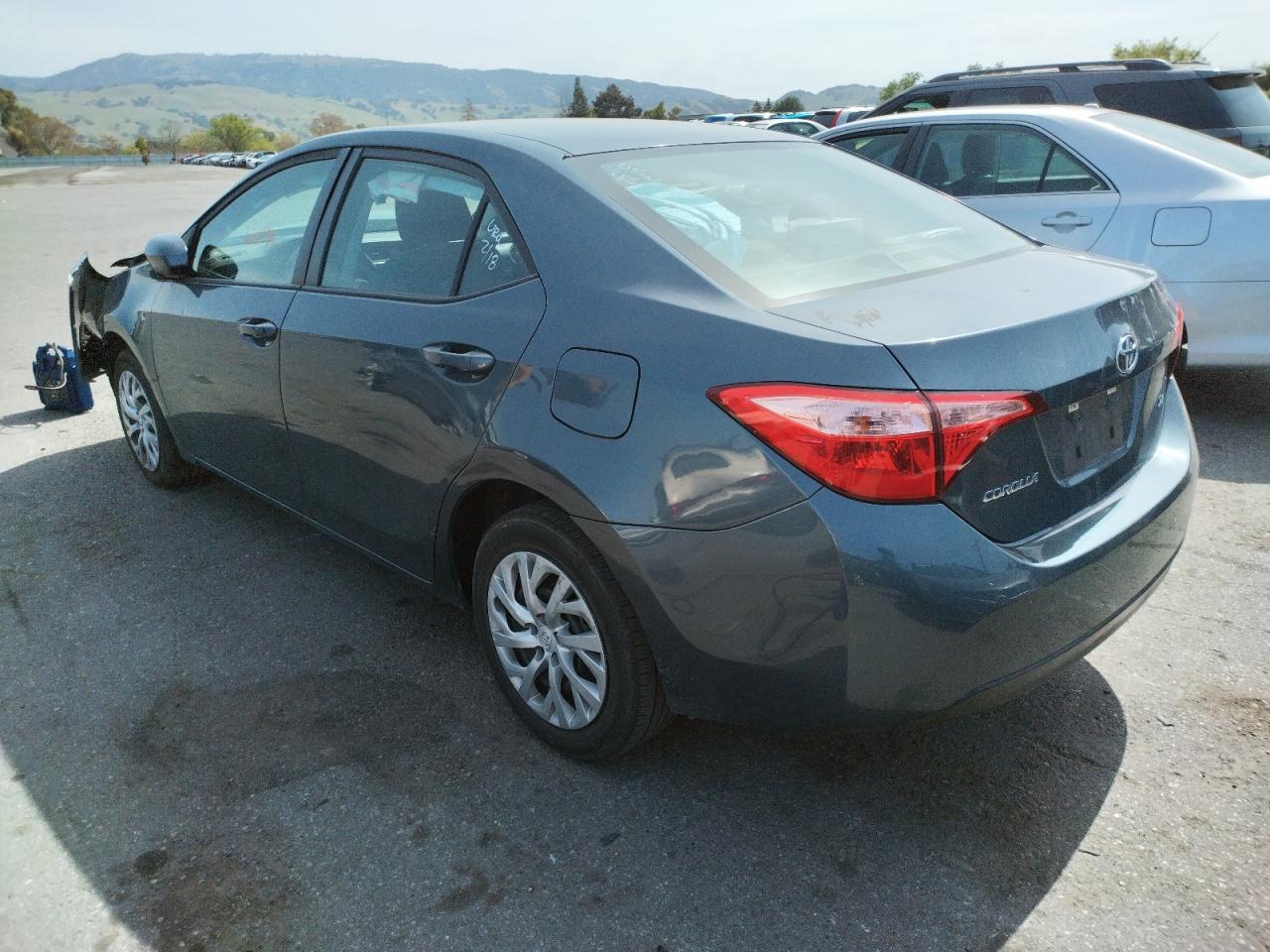 Photo 3 from auction – 2018 TOYOTA COROLLA L with VIN 5YFBURHEXJP830557