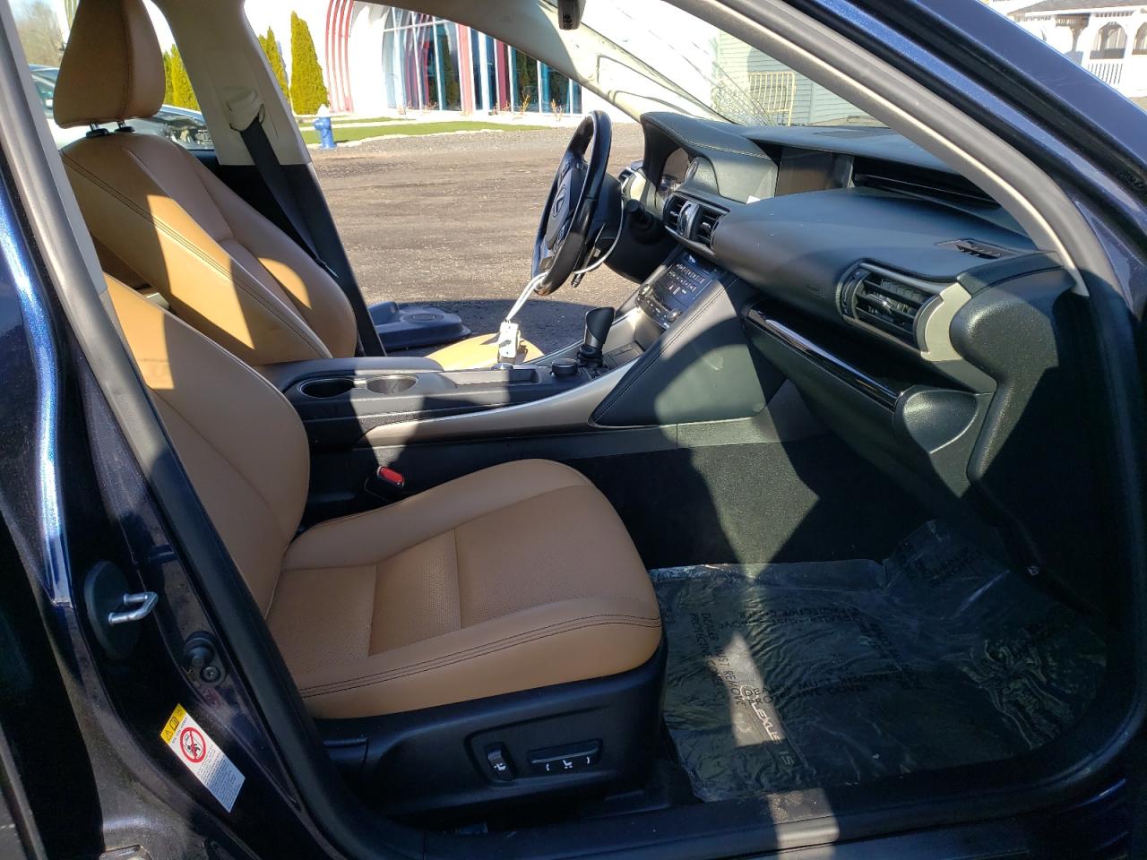 Photo 5 from auction – 2017 LEXUS IS 300 with VIN JTHCM1D29H5017976