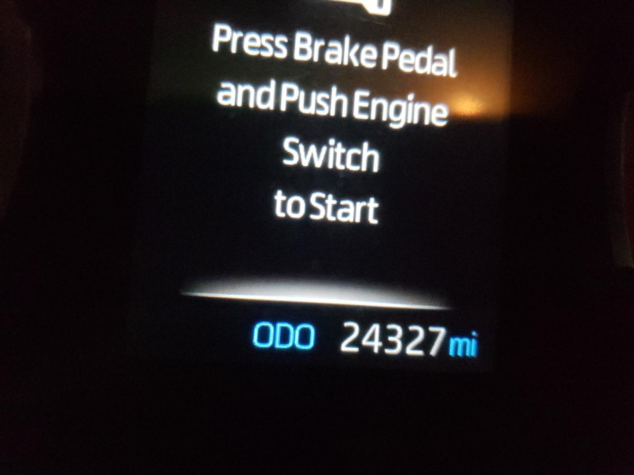 Photo 8 from auction – 2019 TOYOTA RAV4 XLE with VIN JTMW1RFV2KD005839