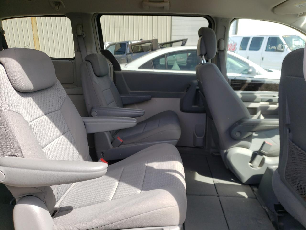 Photo 6 from auction – 2010 DODGE GRAND CARA with VIN 2D4RN6DX7AR390513