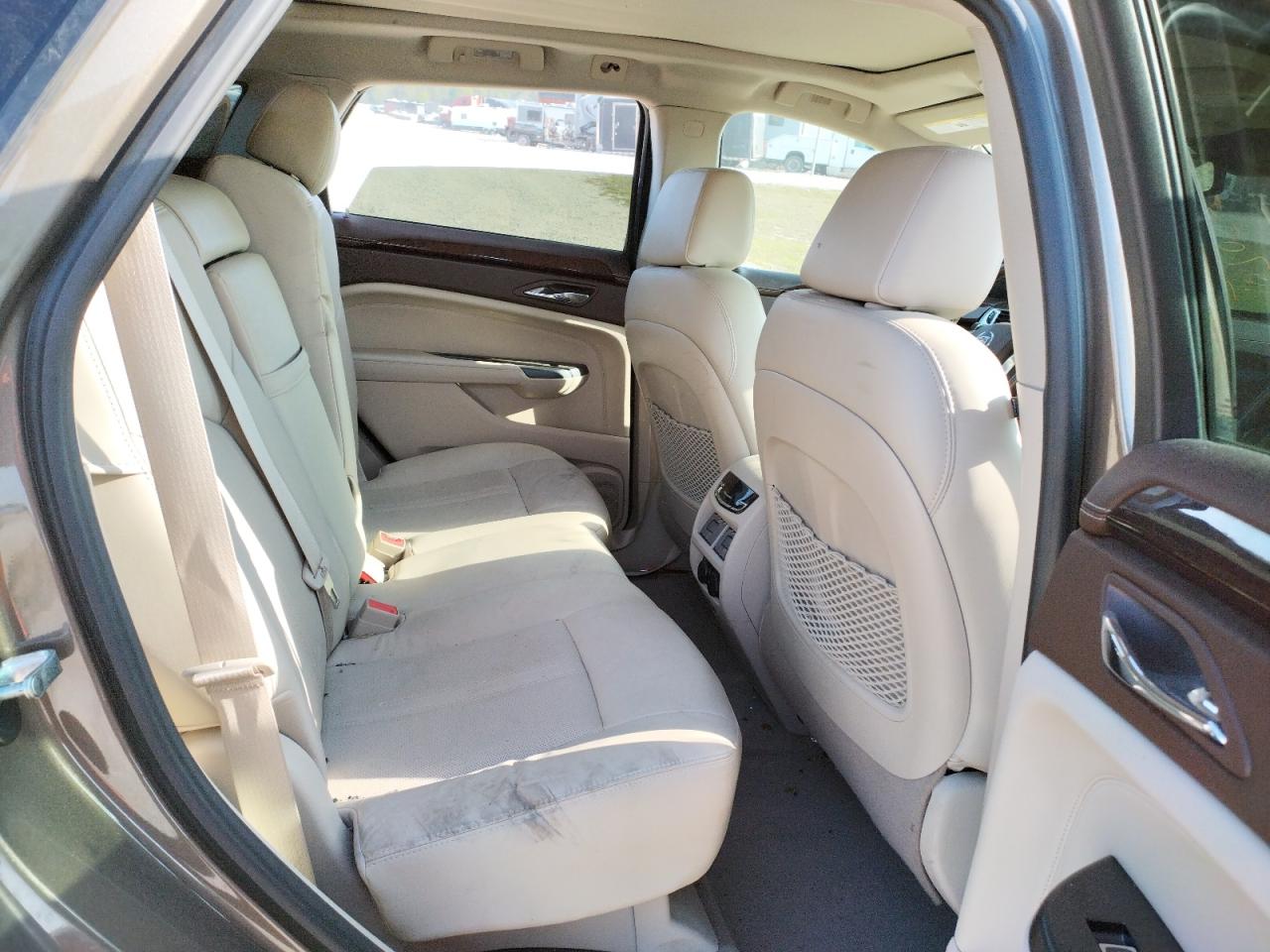 Photo 6 from auction – 2015 CADILLAC SRX PREMIU with VIN 3GYFNDE36FS527252