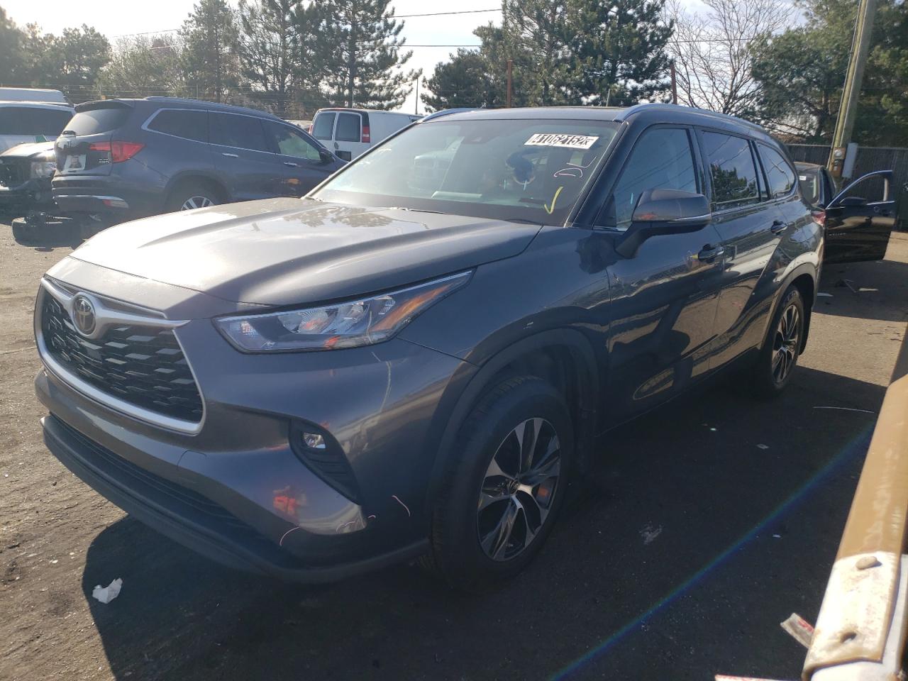 Photo 2 from auction – 2020 TOYOTA HIGHLANDER with VIN 5TDGZRBH1LS010419